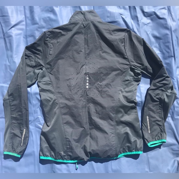 Puma SportLifestyle Semi-Reflective Lightweight Jacket - S - Picture 3 of 5